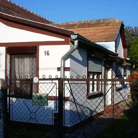 In - Balaton 19830 度假居 *